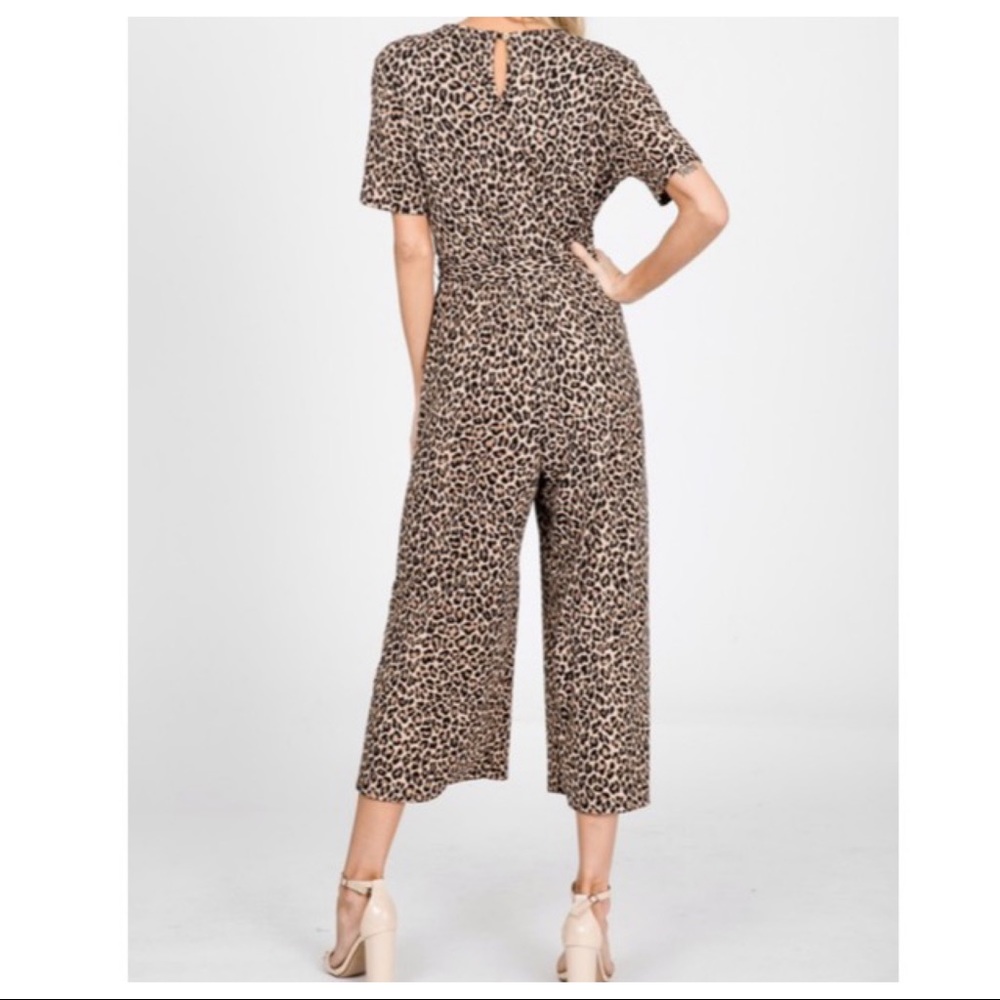 ✨LAST ONE✨Leopard print ankle length jumpsuit - Picture 3 of 8